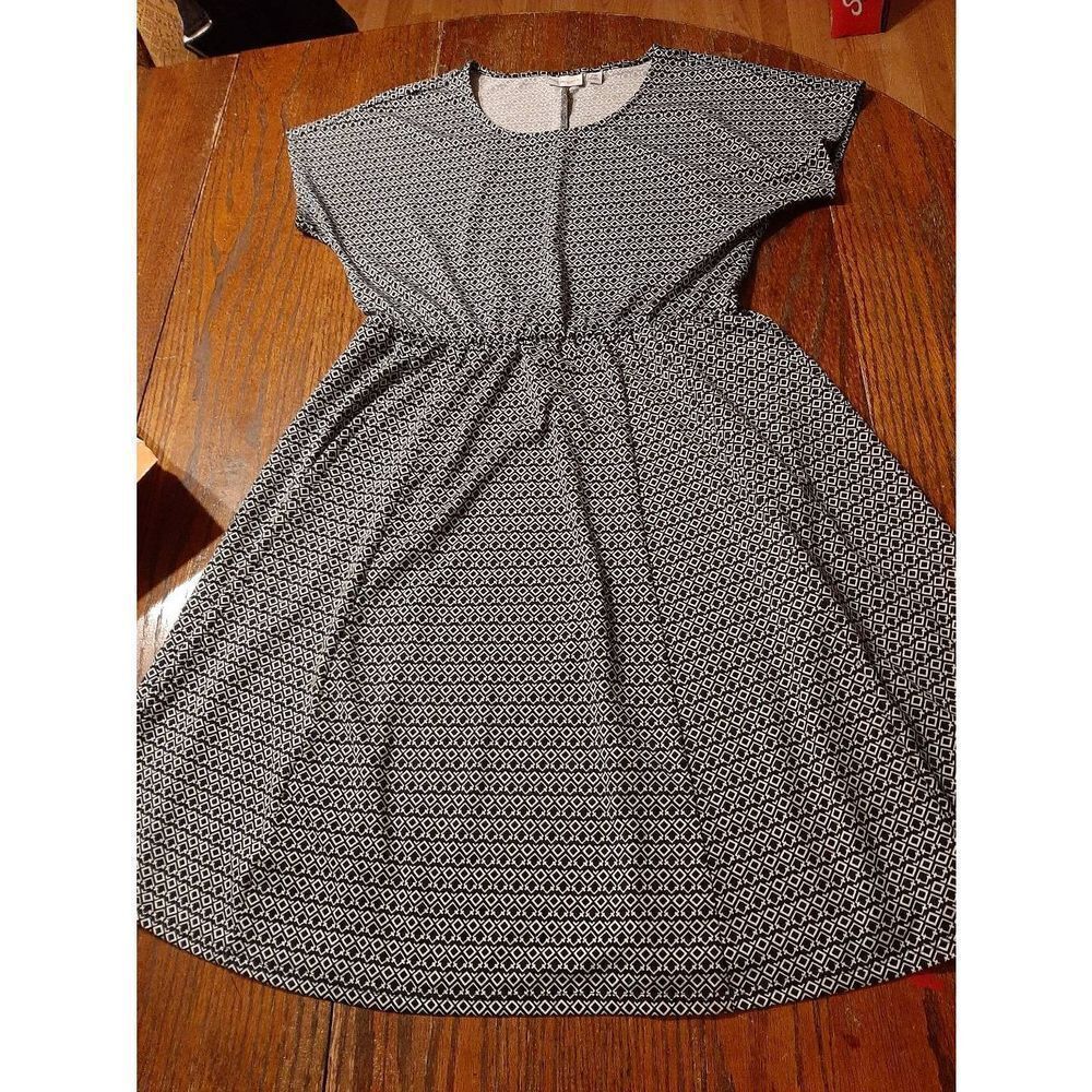 PM Petite Medium Kim Rogers Petite Black White Short Sleeve U Neck Midi Dress